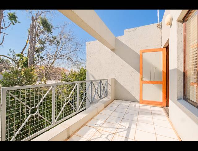 2 BEDROOM APARTMENT TO LET IN MELROSE NORTH